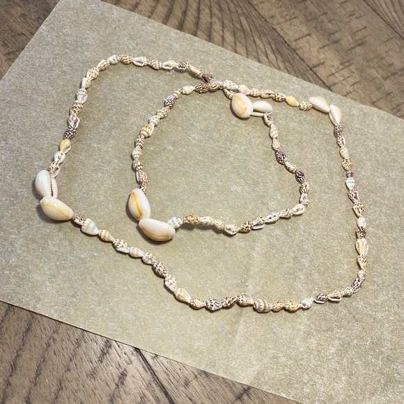 🔅 Seashell Necklace 🔅 - Picture 2 of 3